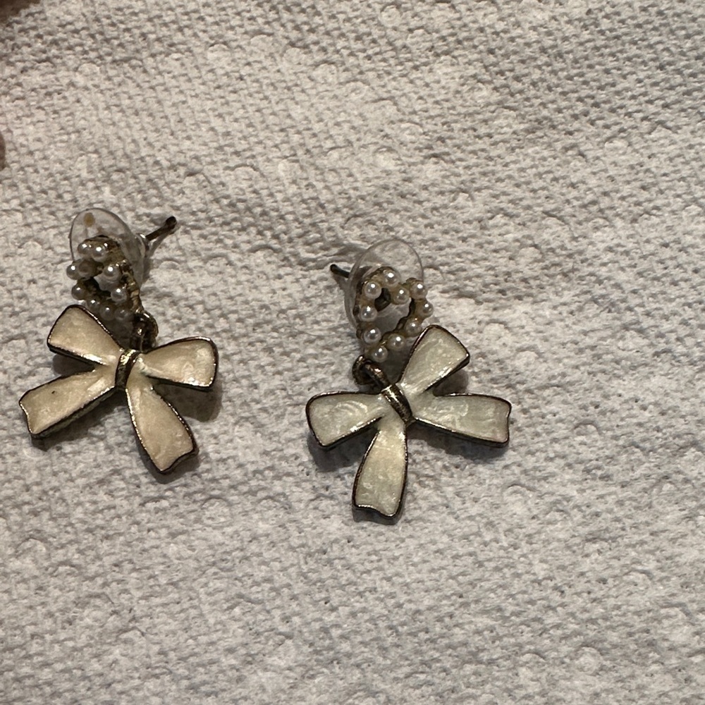 Elegant Gold Bracelet, Ring, and Earrings Set - Picture 11 of 13
